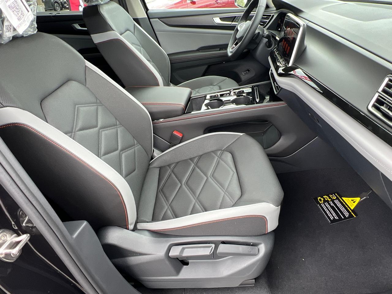 2025 Volkswagen Atlas 2.0T Peak Edition SE Hagerstown MD