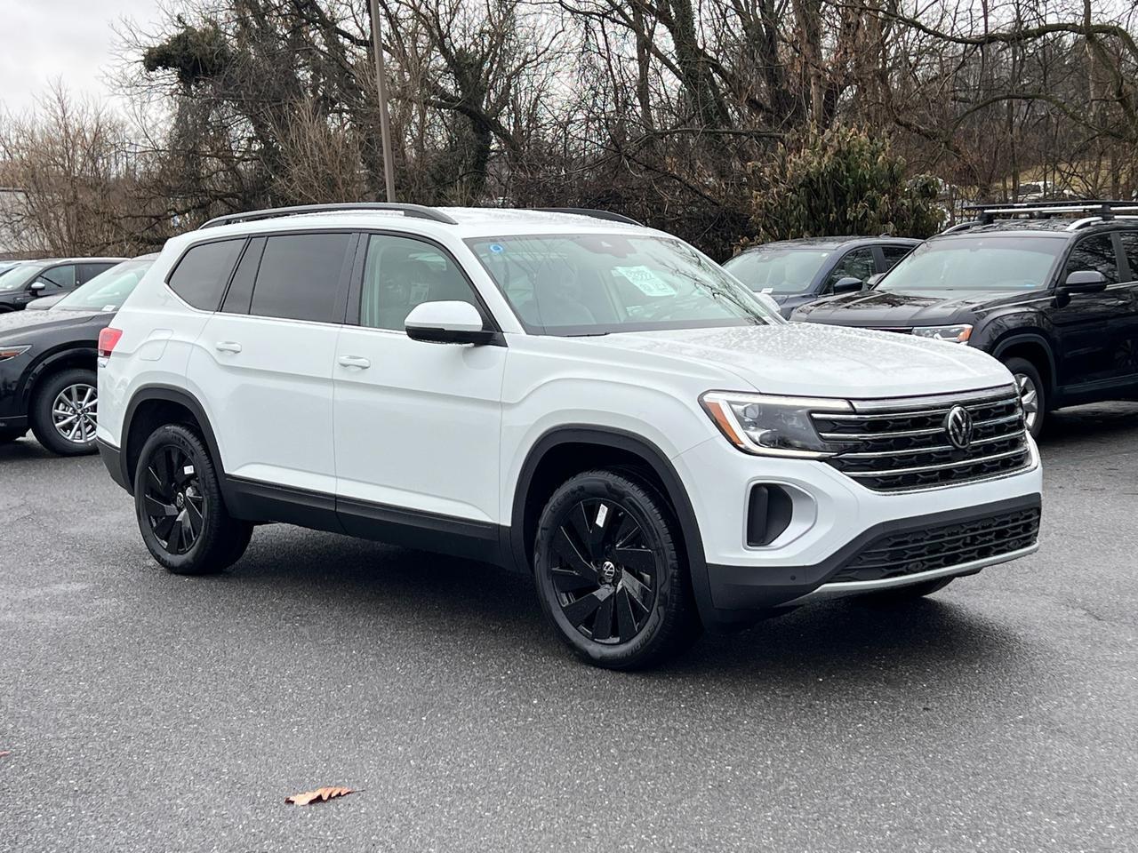 2025 Volkswagen Atlas 2.0T SE w/Technology