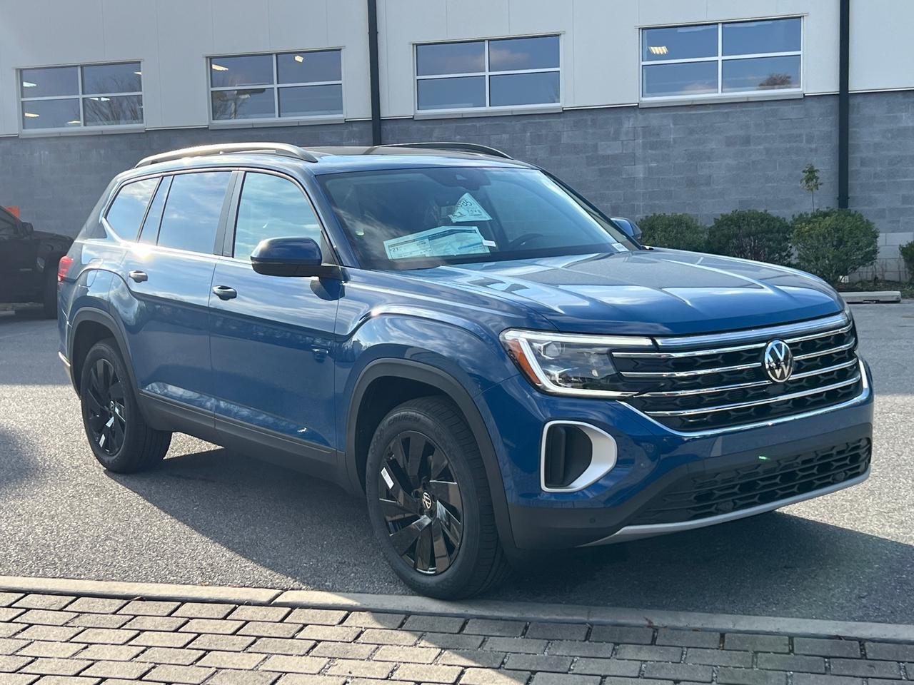 2025 Volkswagen Atlas 2.0T SE w/Technology