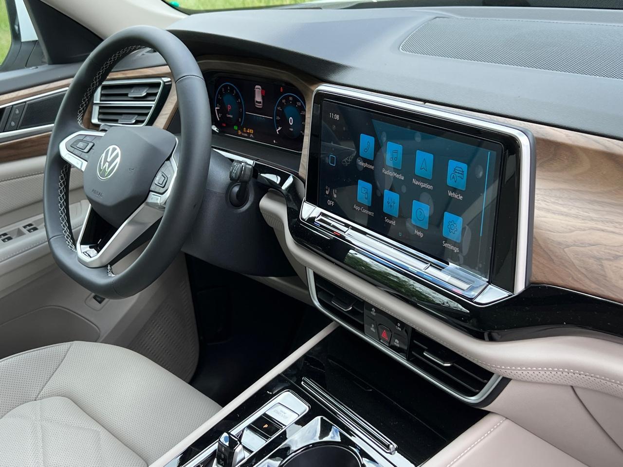 2025 Volkswagen Atlas 2.0T SE w/Technology Hagerstown MD