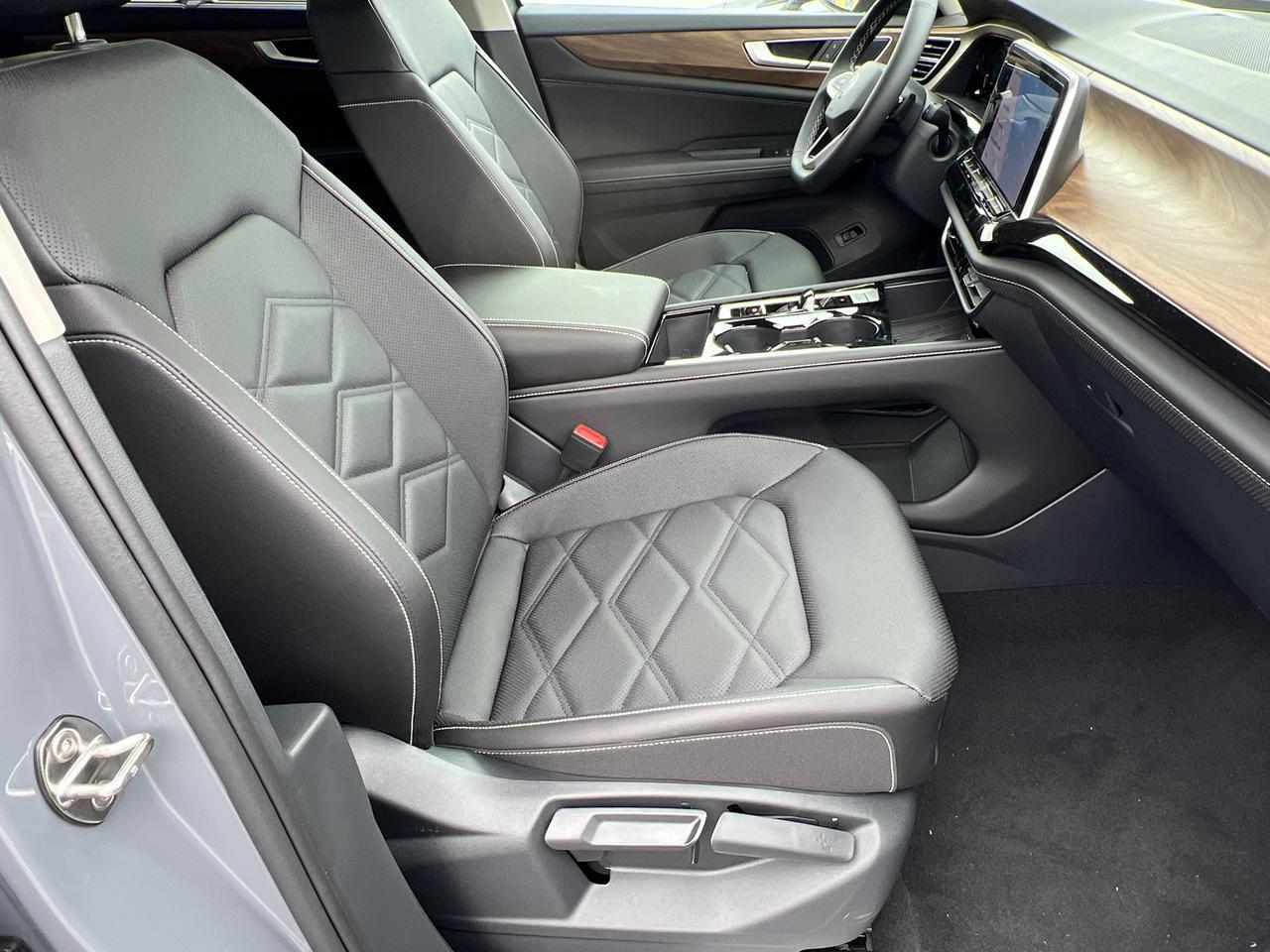 2025 Volkswagen Atlas 2.0T SE w/Technology Hagerstown MD