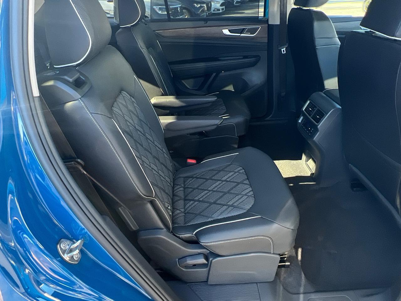 2025 Volkswagen Atlas 2.0T SEL Premium R-Line Hagerstown MD