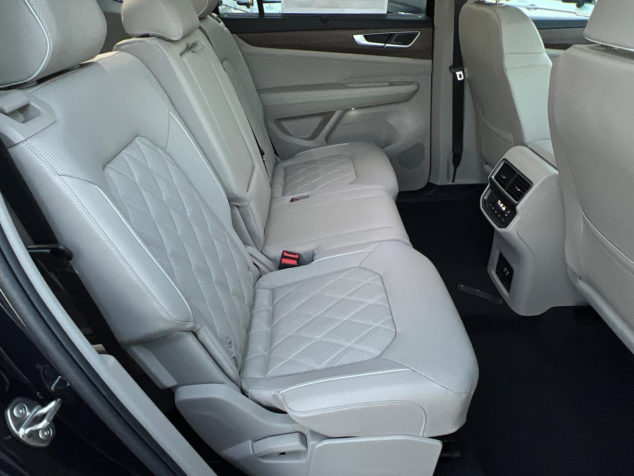 2025 Volkswagen Atlas 2.0T SEL Premium R-Line Hagerstown MD