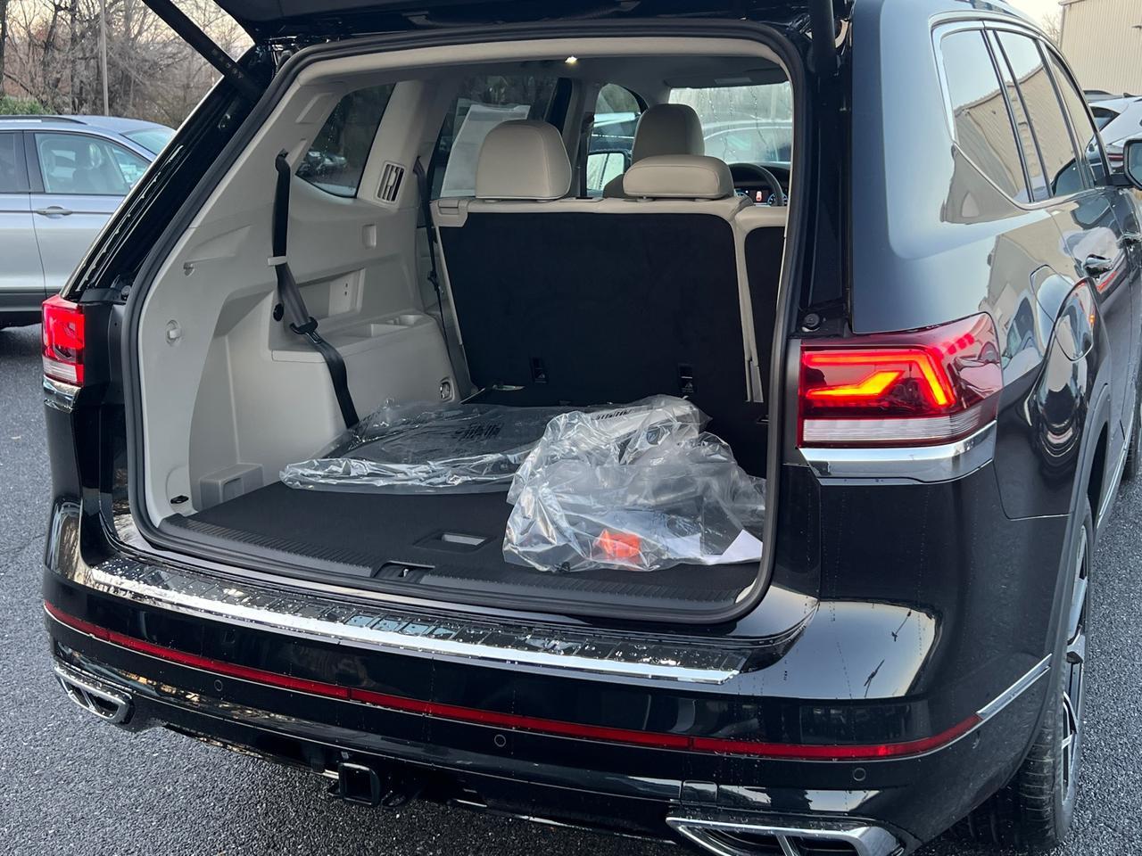 2025 Volkswagen Atlas 2.0T SEL Premium R-Line Hagerstown MD