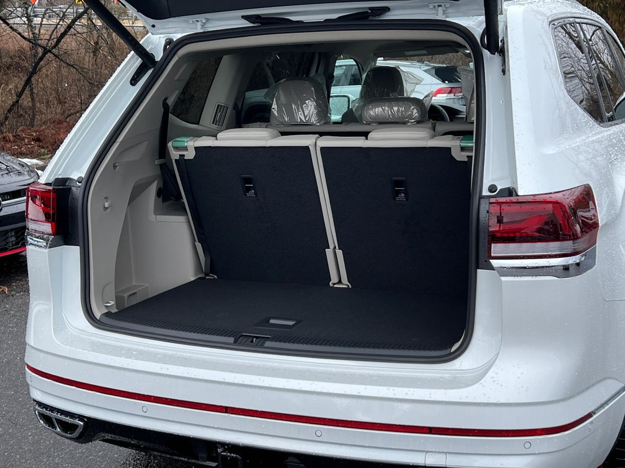 2025 Volkswagen Atlas 2.0T SEL Premium R-Line Hagerstown MD