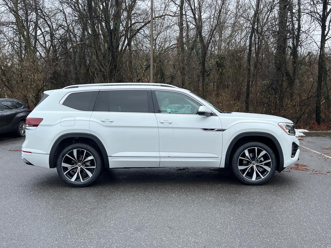 2025 Volkswagen Atlas 2.0T SEL Premium R-Line Hagerstown MD