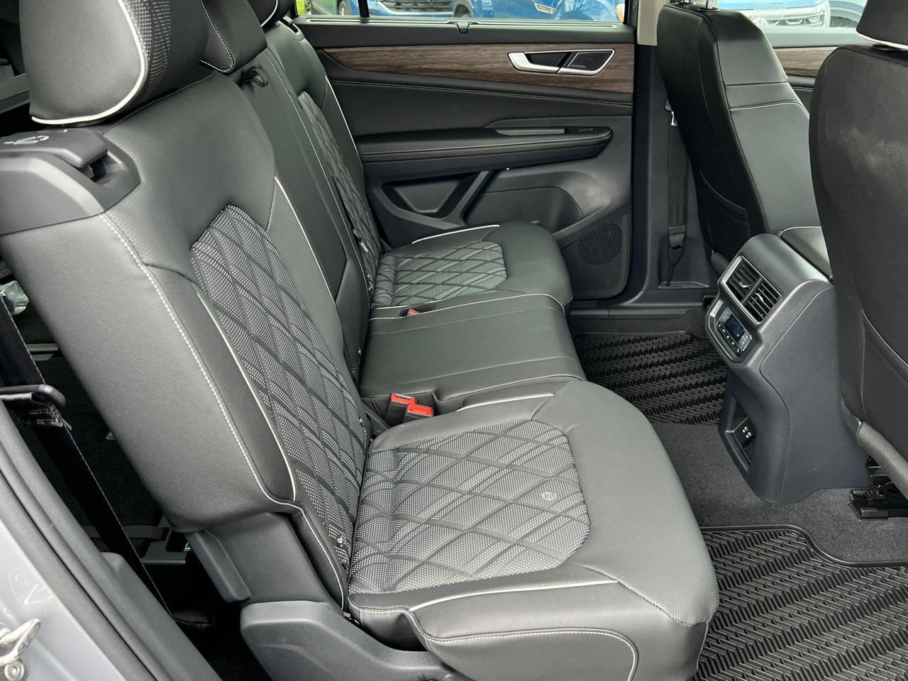 2025 Volkswagen Atlas 2.0T SEL Premium R-Line Hagerstown MD