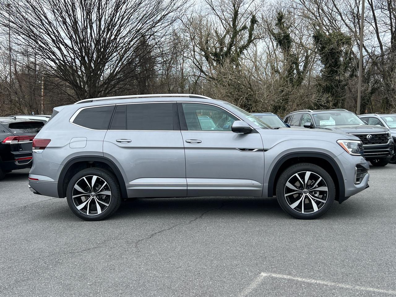 2025 Volkswagen Atlas 2.0T SEL Premium R-Line Hagerstown MD