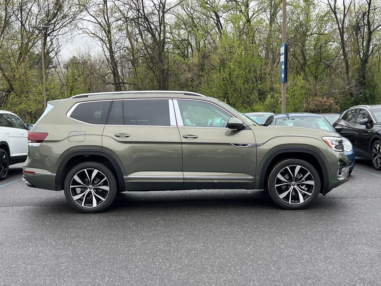 2025 Volkswagen Atlas 2.0T SEL Premium R-Line Hagerstown MD