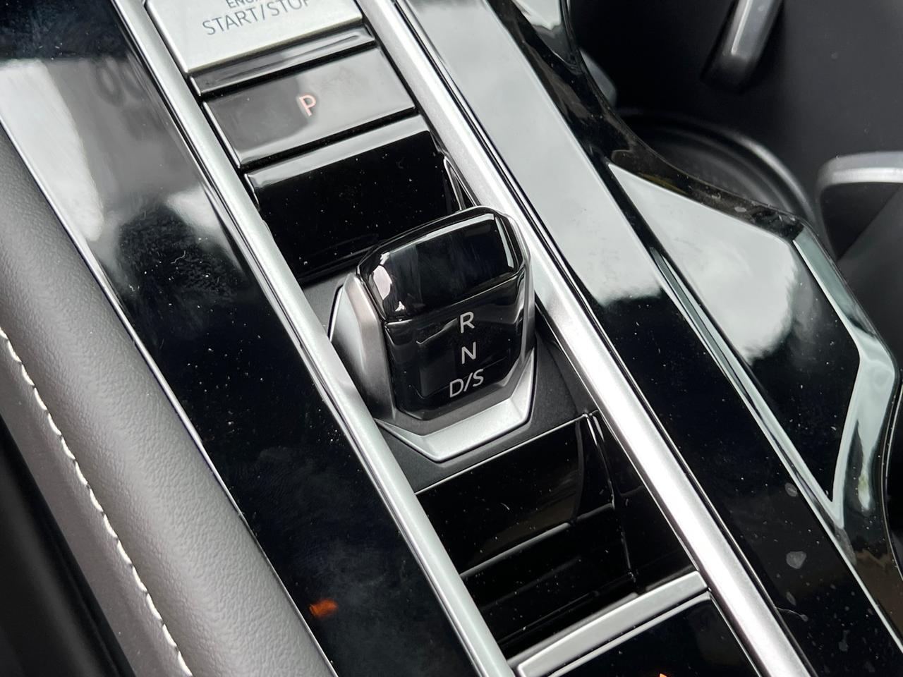 2025 Volkswagen Atlas Cross Sport 2.0T SE w/Technology Hagerstown MD