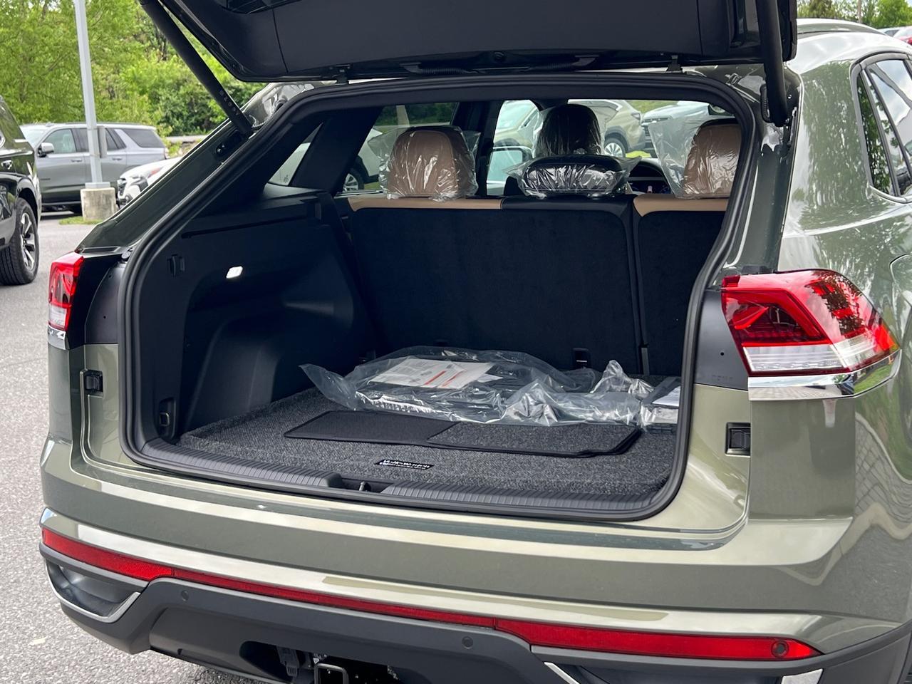 2025 Volkswagen Atlas Cross Sport 2.0T SE w/Technology Hagerstown MD