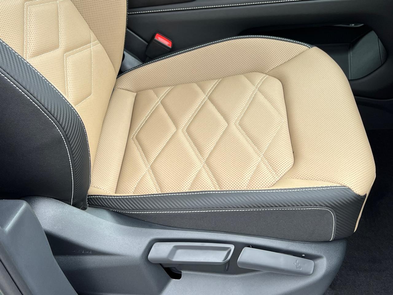 2025 Volkswagen Atlas Cross Sport 2.0T SE w/Technology Hagerstown MD