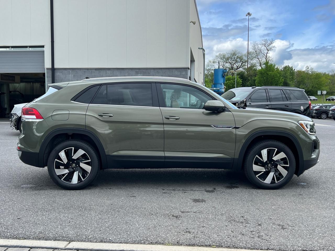 2025 Volkswagen Atlas Cross Sport 2.0T SE w/Technology Hagerstown MD