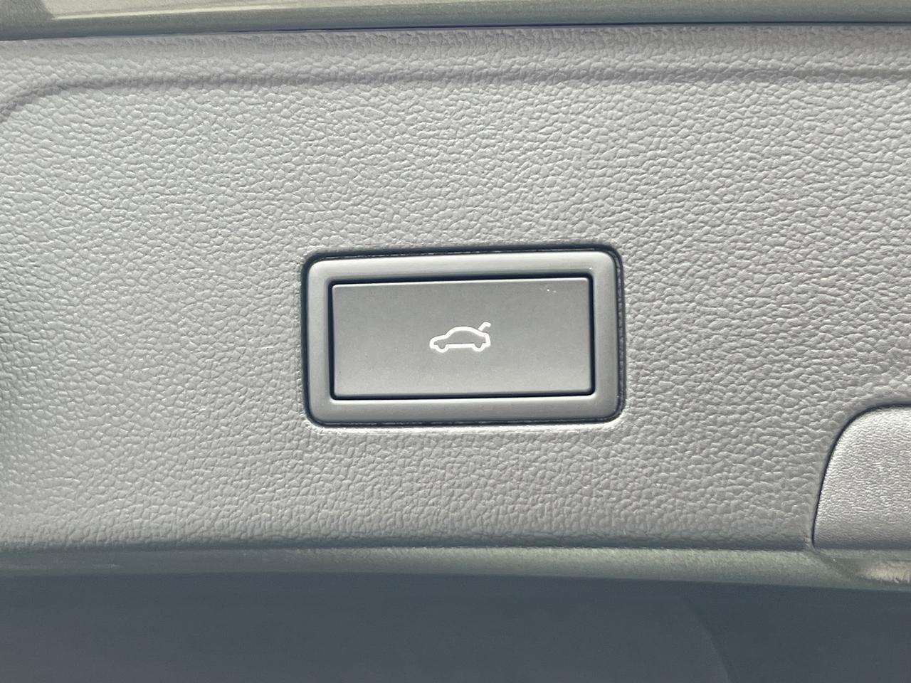 2025 Volkswagen Atlas Cross Sport 2.0T SE w/Technology Hagerstown MD