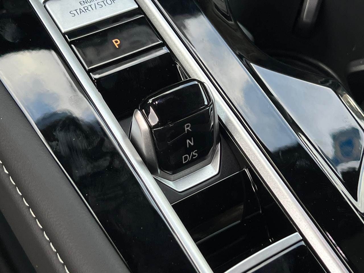 2025 Volkswagen Atlas Cross Sport 2.0T SE w/Technology Hagerstown MD