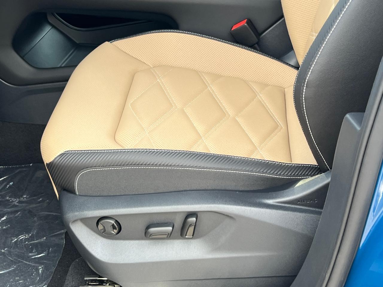 2025 Volkswagen Atlas Cross Sport 2.0T SE w/Technology Hagerstown MD