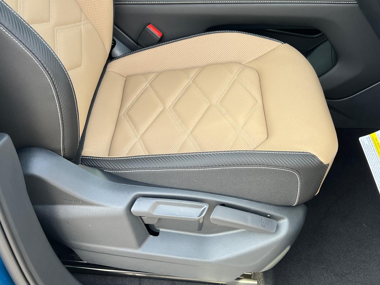 2025 Volkswagen Atlas Cross Sport 2.0T SE w/Technology Hagerstown MD