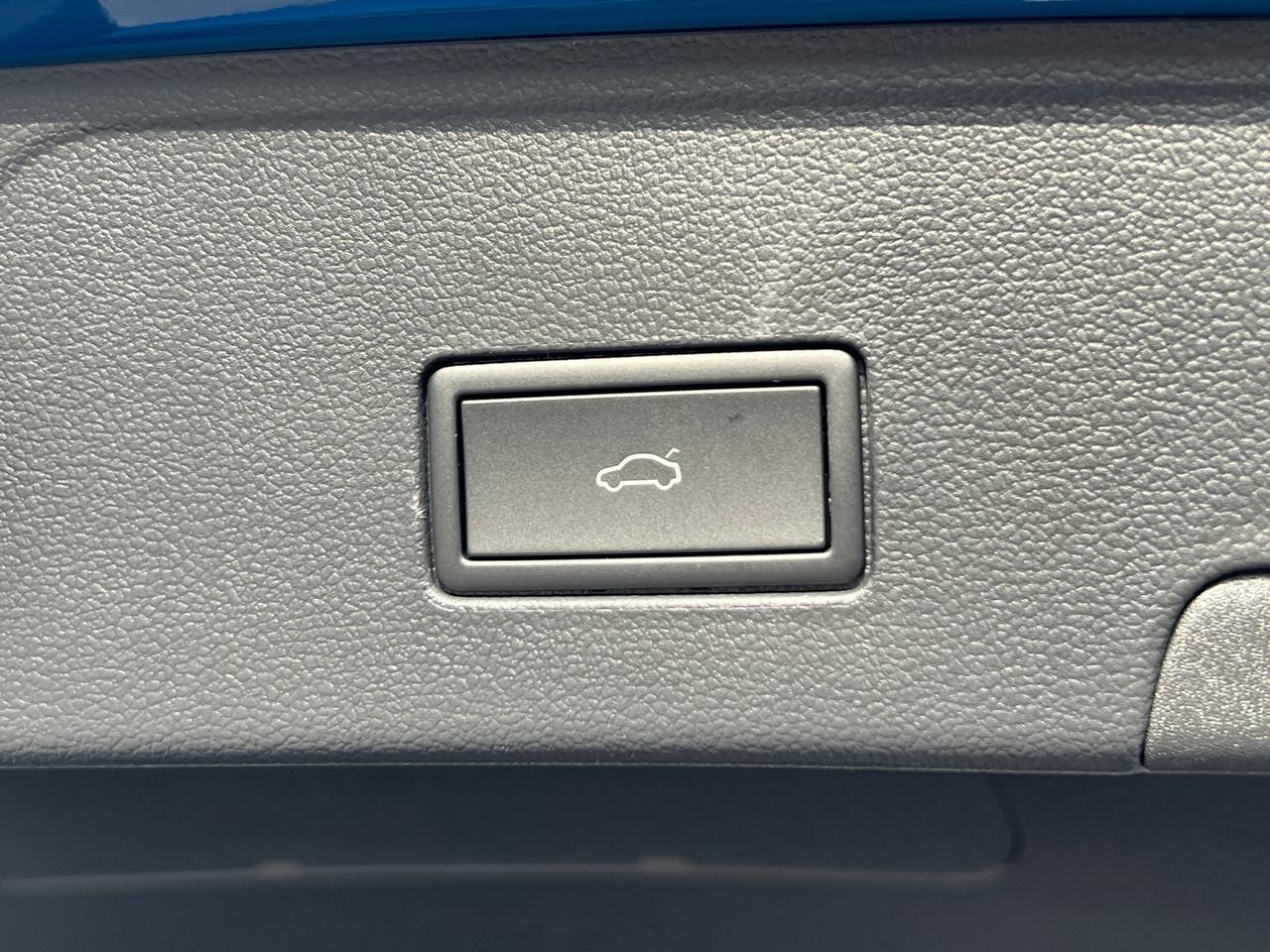 2025 Volkswagen Atlas Cross Sport 2.0T SE w/Technology Hagerstown MD