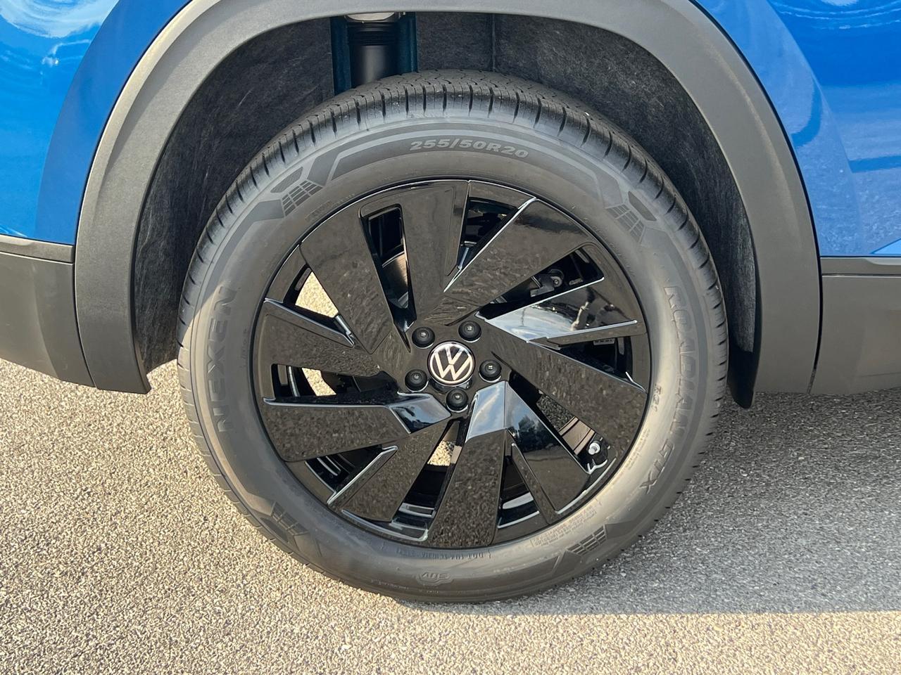 2025 Volkswagen Atlas Cross Sport 2.0T SE w/Technology Hagerstown MD