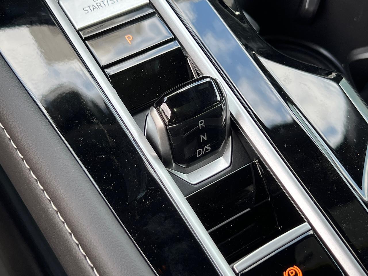 2025 Volkswagen Atlas Cross Sport 2.0T SE w/Technology Hagerstown MD