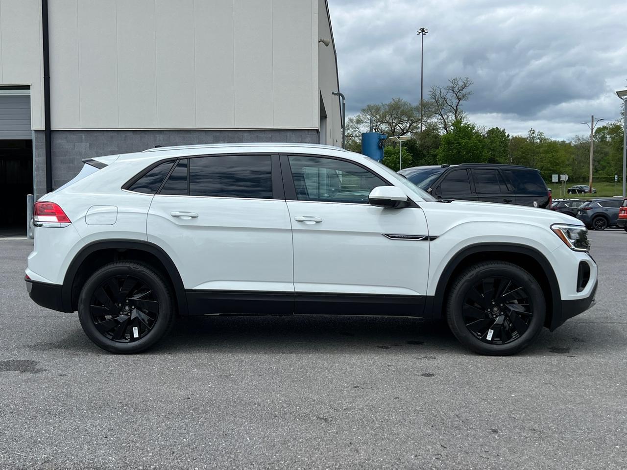 2025 Volkswagen Atlas Cross Sport 2.0T SE w/Technology Hagerstown MD