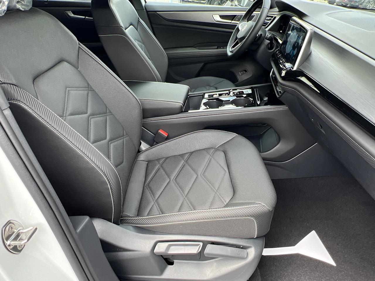 2025 Volkswagen Atlas Cross Sport 2.0T SE w/Technology Hagerstown MD