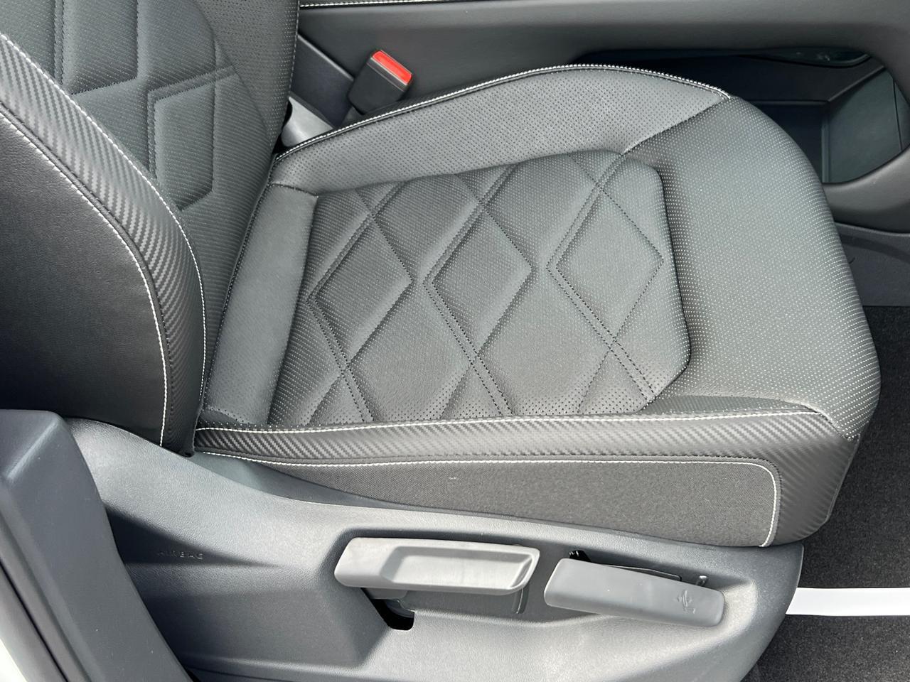 2025 Volkswagen Atlas Cross Sport 2.0T SE w/Technology Hagerstown MD