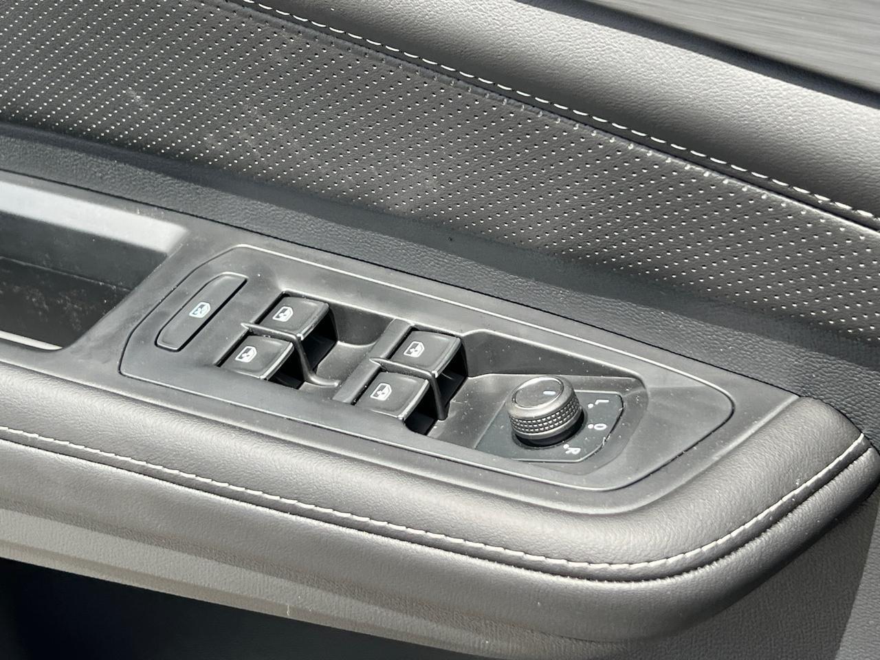 2025 Volkswagen Atlas Cross Sport 2.0T SE w/Technology Hagerstown MD