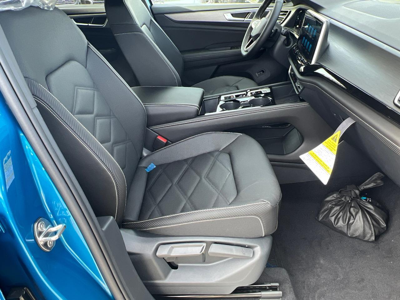 2025 Volkswagen Atlas Cross Sport 2.0T SE w/Technology Hagerstown MD