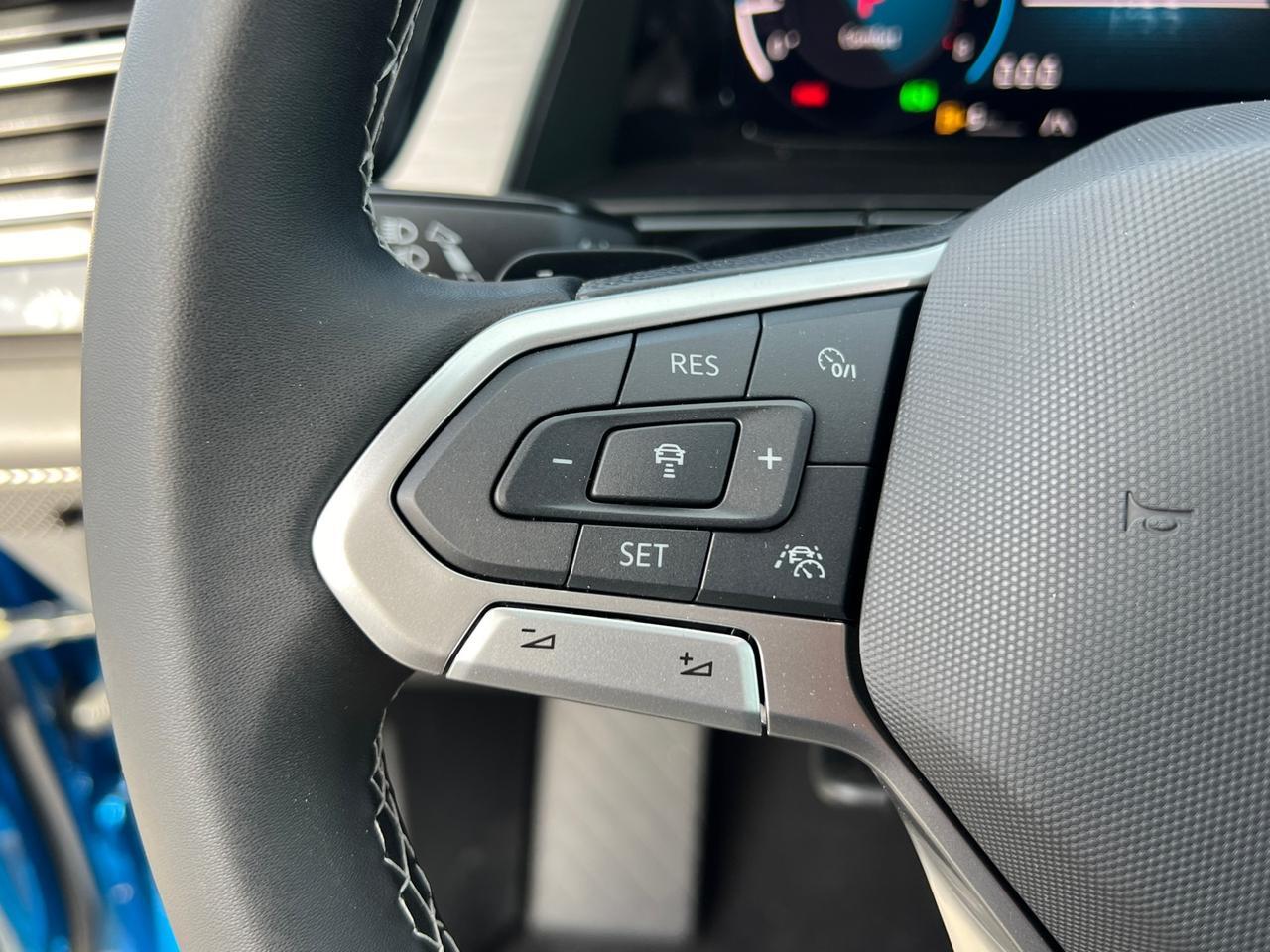 2025 Volkswagen Atlas Cross Sport 2.0T SE w/Technology Hagerstown MD