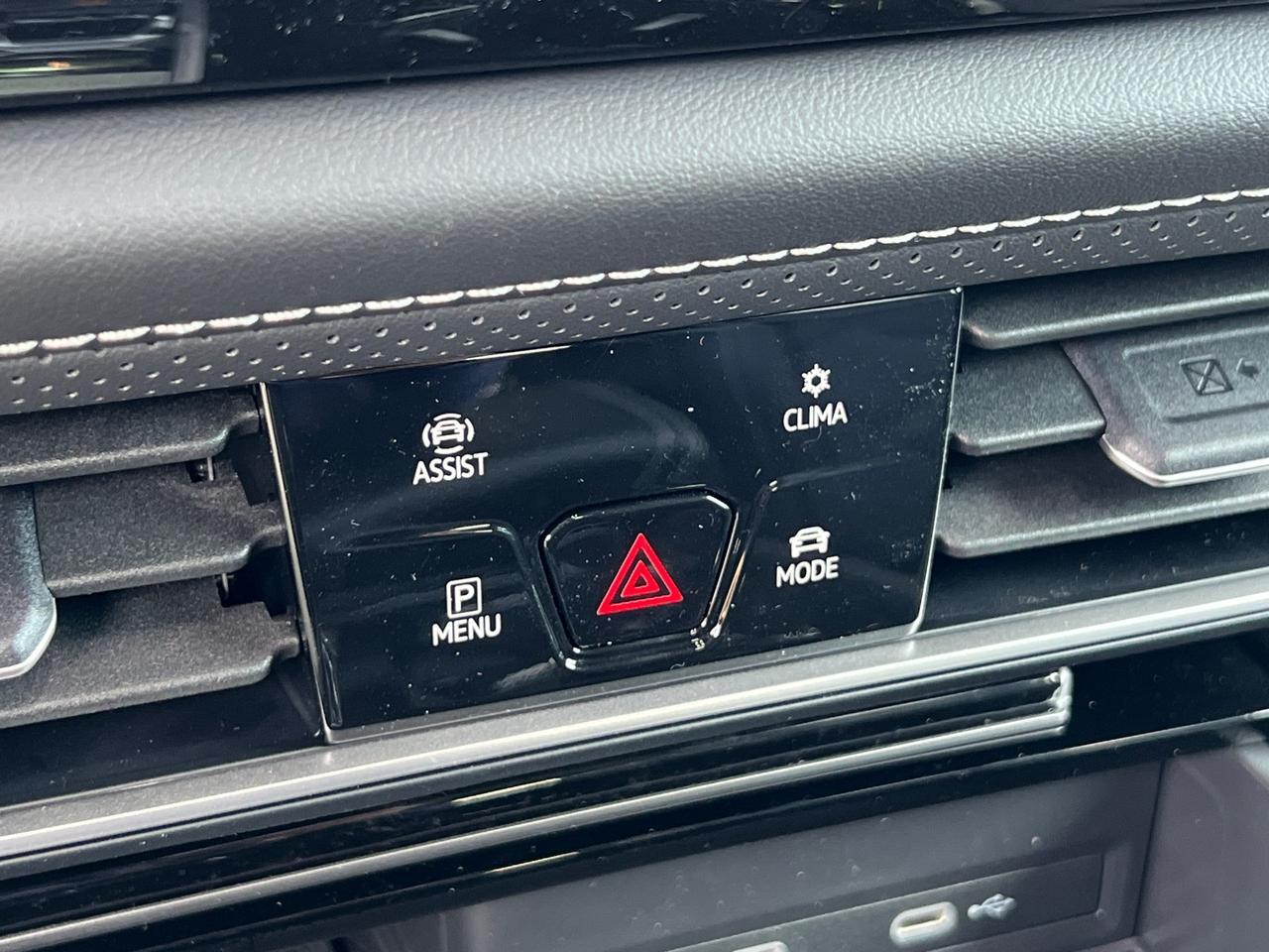 2025 Volkswagen Atlas Cross Sport 2.0T SE w/Technology Hagerstown MD