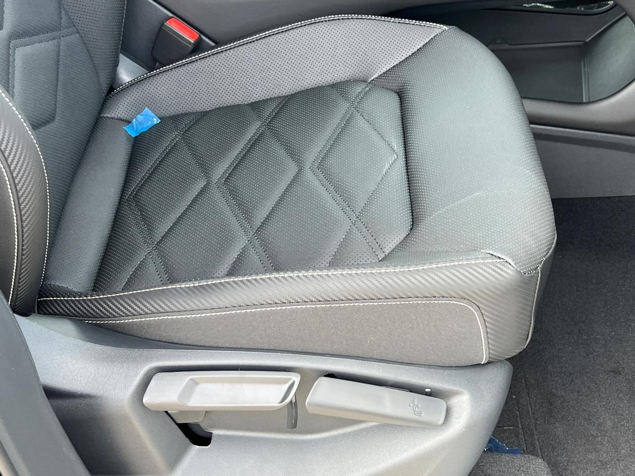 2025 Volkswagen Atlas Cross Sport 2.0T SE w/Technology Hagerstown MD