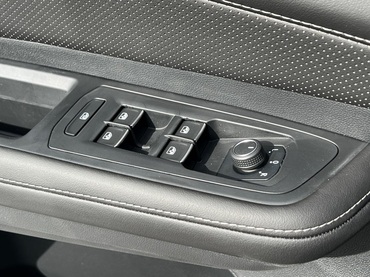 2025 Volkswagen Atlas Cross Sport 2.0T SE w/Technology Hagerstown MD