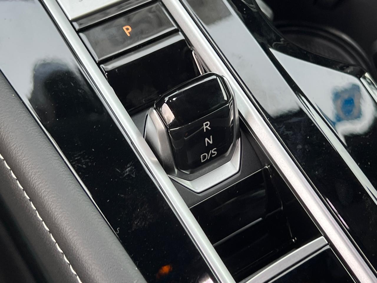 2025 Volkswagen Atlas Cross Sport 2.0T SE w/Technology Hagerstown MD