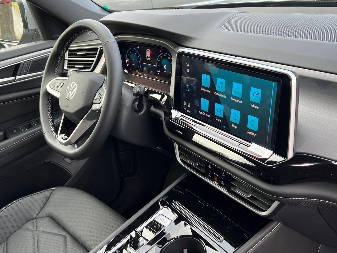 2025 Volkswagen Atlas Cross Sport 2.0T SE w/Technology Hagerstown MD