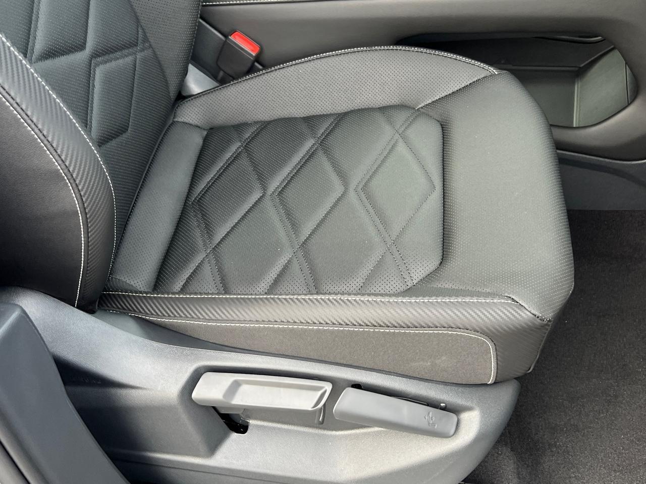 2025 Volkswagen Atlas Cross Sport 2.0T SE w/Technology Hagerstown MD