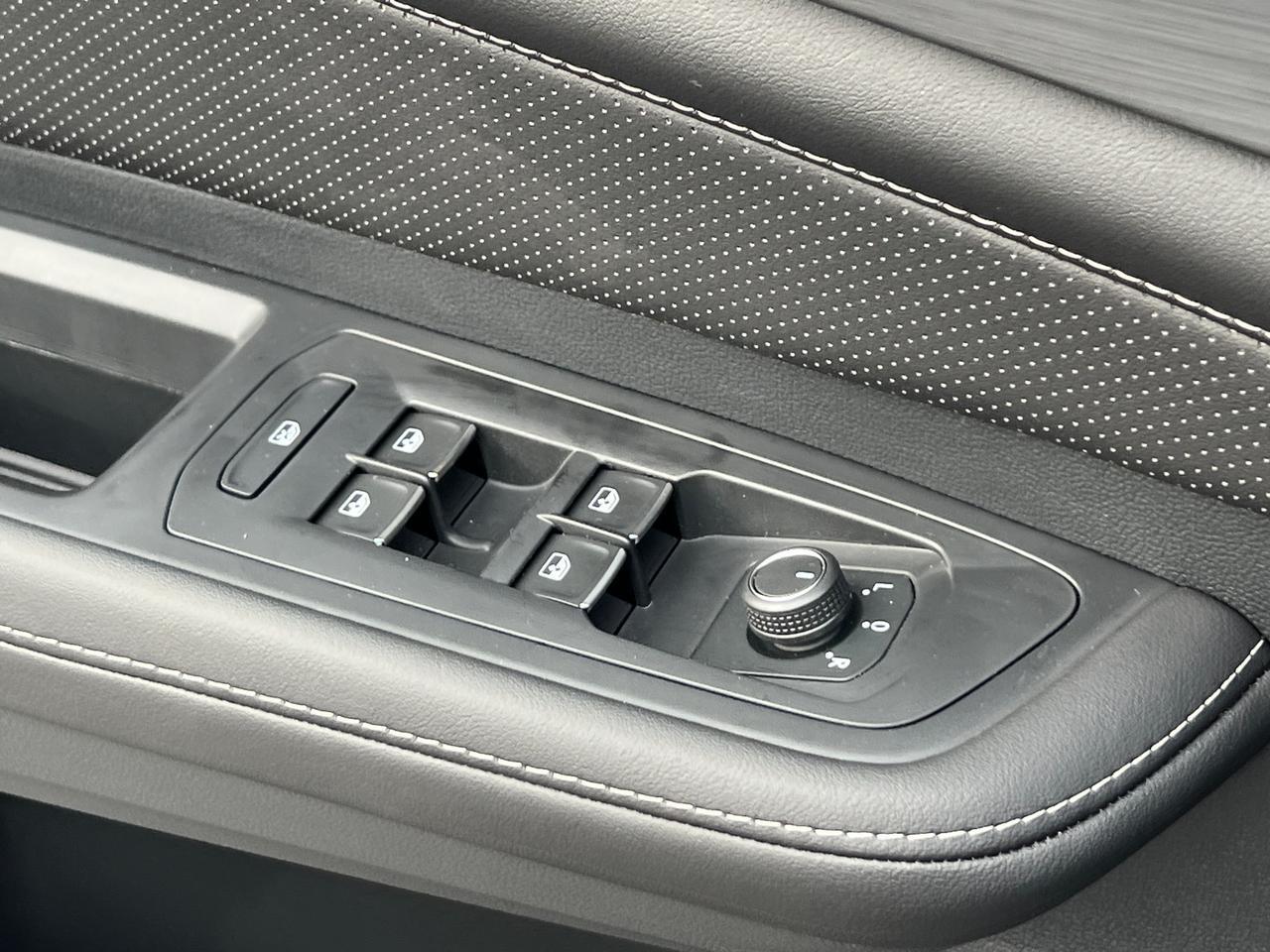 2025 Volkswagen Atlas Cross Sport 2.0T SE w/Technology Hagerstown MD