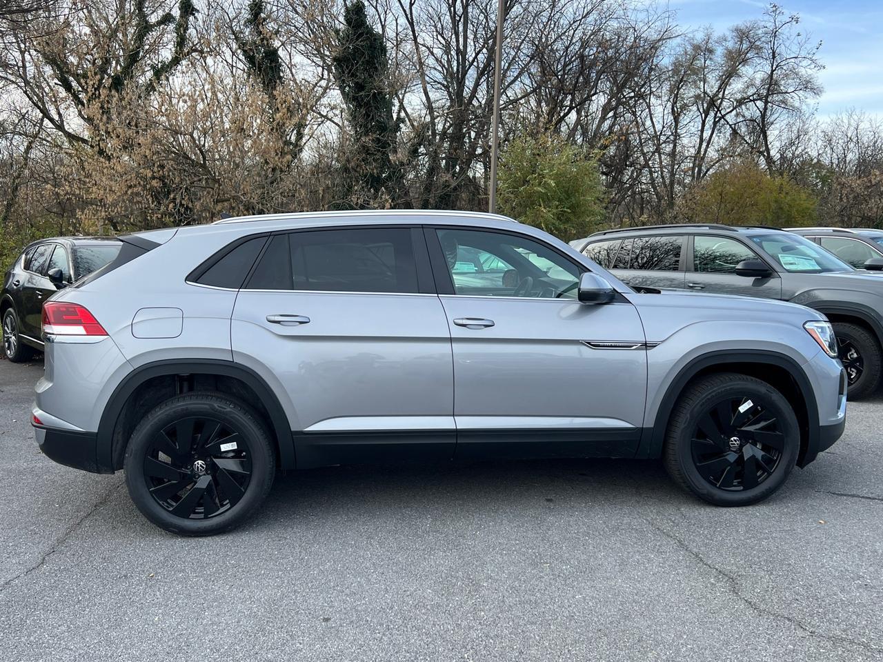 2025 Volkswagen Atlas Cross Sport 2.0T SE w/Technology Hagerstown MD