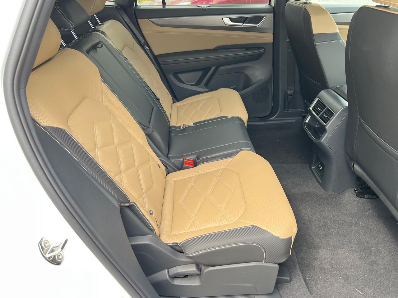 2025 Volkswagen Atlas Cross Sport 2.0T SE w/Technology Hagerstown MD