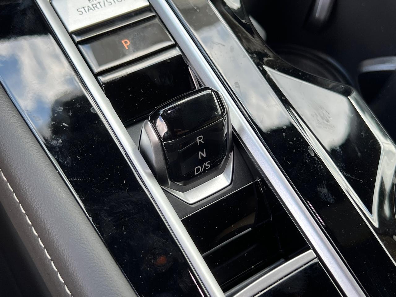 2025 Volkswagen Atlas Cross Sport 2.0T SE w/Technology Hagerstown MD