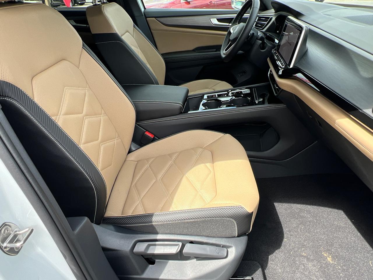 2025 Volkswagen Atlas Cross Sport 2.0T SE w/Technology Hagerstown MD