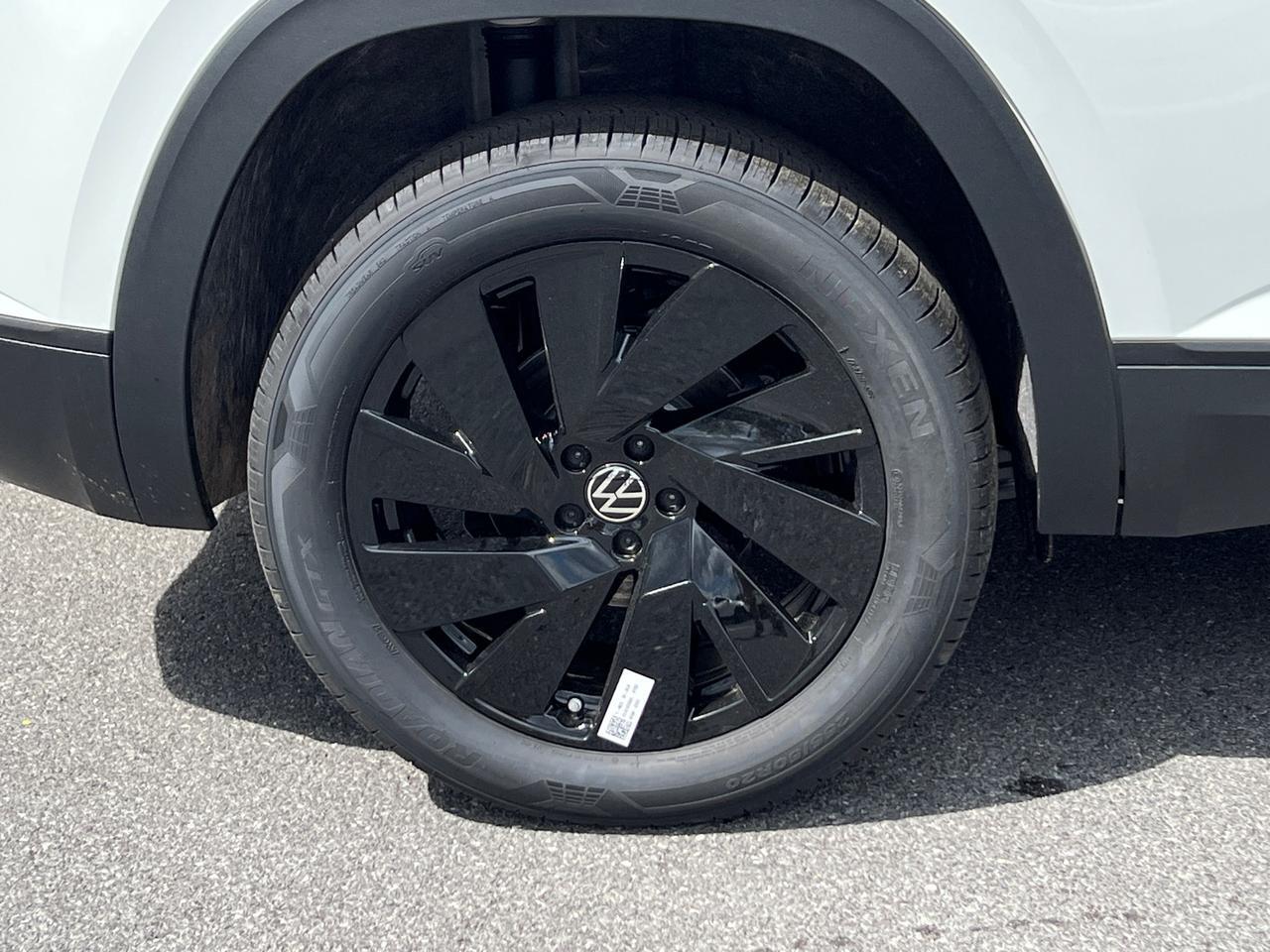 2025 Volkswagen Atlas Cross Sport 2.0T SE w/Technology Hagerstown MD