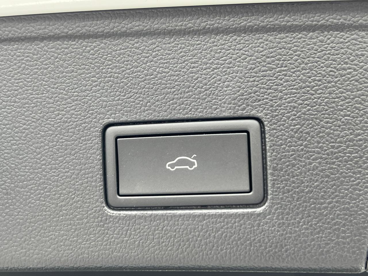 2025 Volkswagen Atlas Cross Sport 2.0T SE w/Technology Hagerstown MD