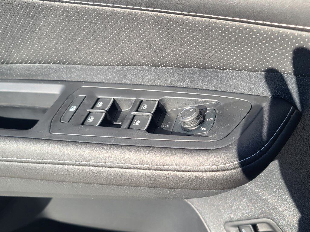 2025 Volkswagen Atlas Cross Sport 2.0T SE w/Technology Springfield VA