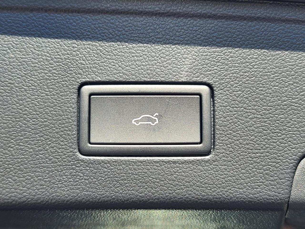 2025 Volkswagen Atlas Cross Sport 2.0T SE w/Technology Springfield VA