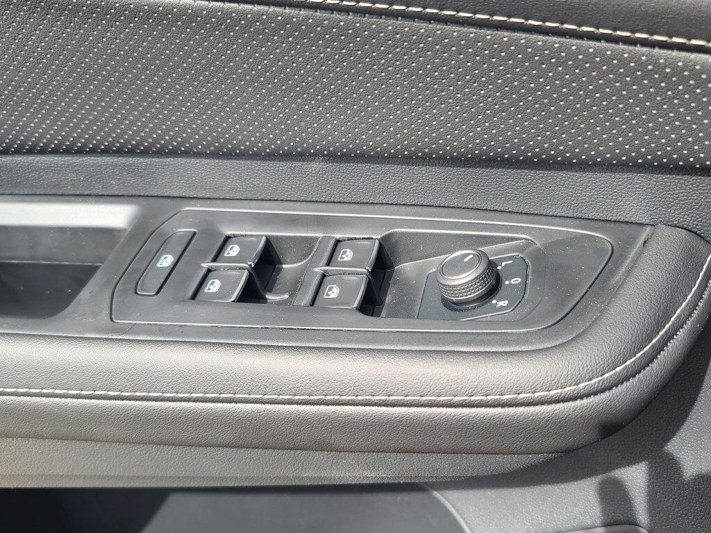 2025 Volkswagen Atlas Cross Sport 2.0T SE w/Technology Springfield VA