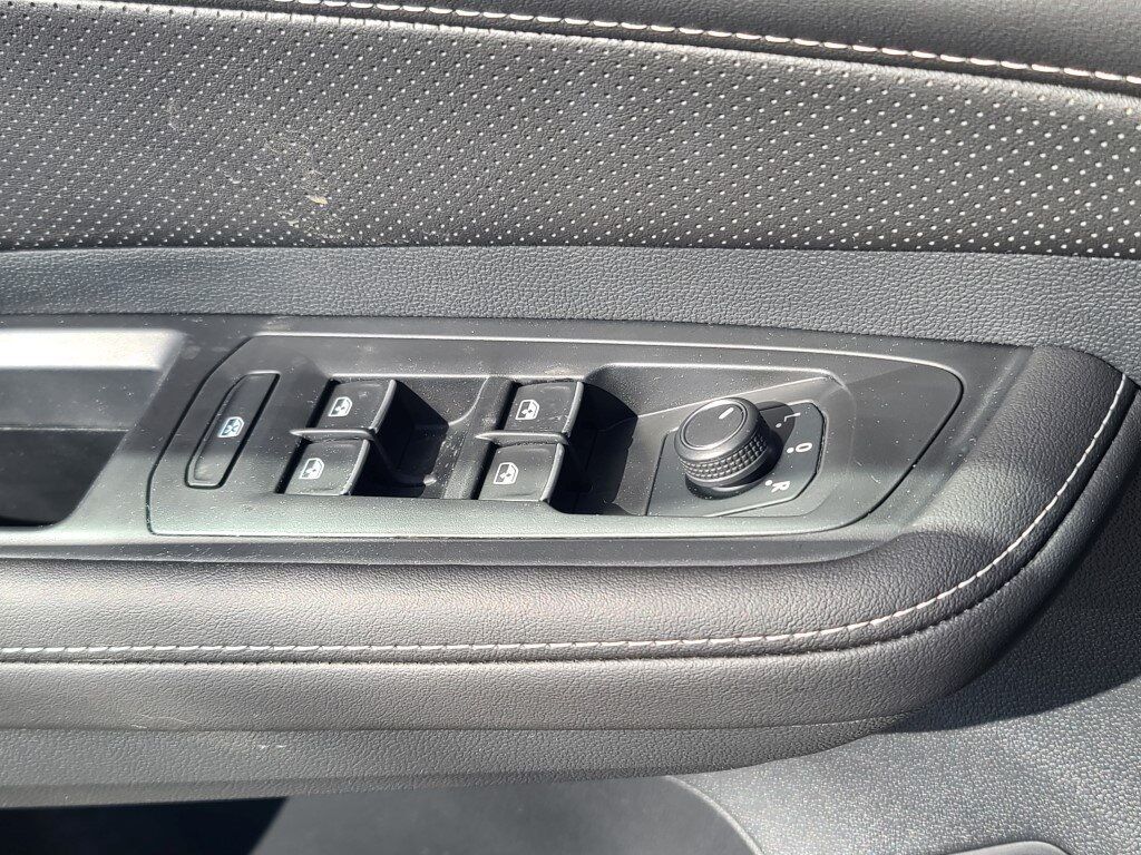 2025 Volkswagen Atlas Cross Sport 2.0T SE w/Technology Springfield VA