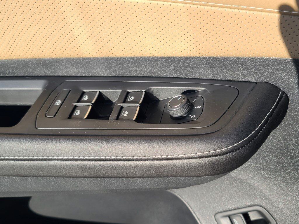 2025 Volkswagen Atlas Cross Sport 2.0T SE w/Technology Springfield VA