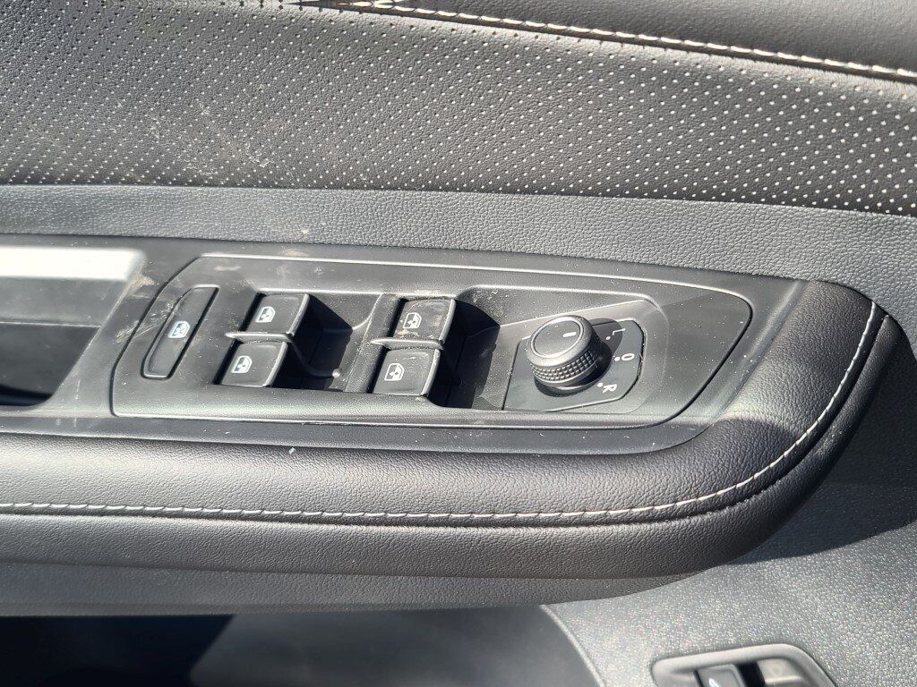 2025 Volkswagen Atlas Cross Sport 2.0T SE w/Technology Springfield VA