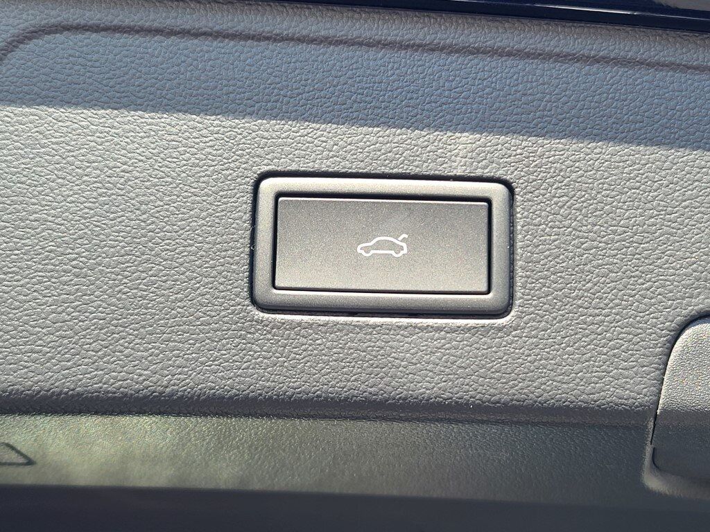 2025 Volkswagen Atlas Cross Sport 2.0T SE w/Technology Springfield VA